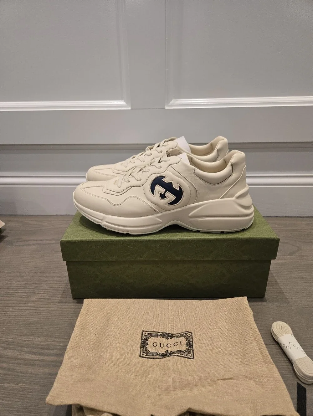 $990 GUCCI Rhyton Interlocking G Ivory/Blue Leather Sneakers UK 12.5 US 13 EU 46